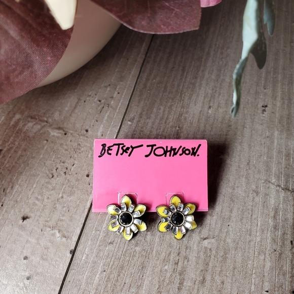 NWT Betsey Johnson Vintage Critters Collection Yellow and Black Flower Earrings - Picture 11 of 11